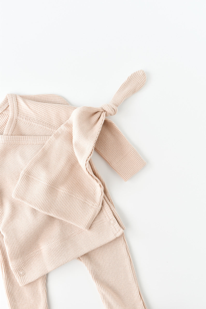 Set 4 piese: bluza, pantaloni, caciulita si manusi din bumbac organic si modal - , BabyCosy